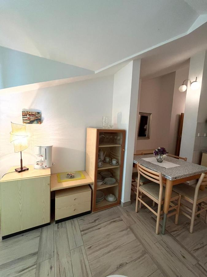 Ferienwohnung Gorana Apartman With Swimming Pool Jelsa  Exterior foto