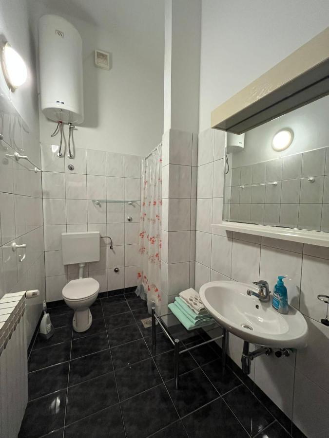 Ferienwohnung Gorana Apartman With Swimming Pool Jelsa  Exterior foto